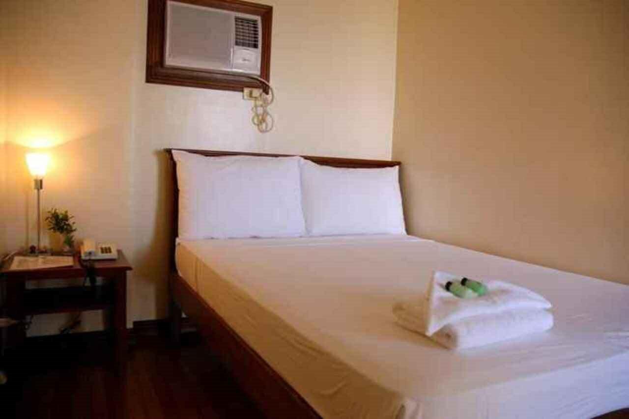 Hotel Isabelle Royale Makati Makati City Esterno foto