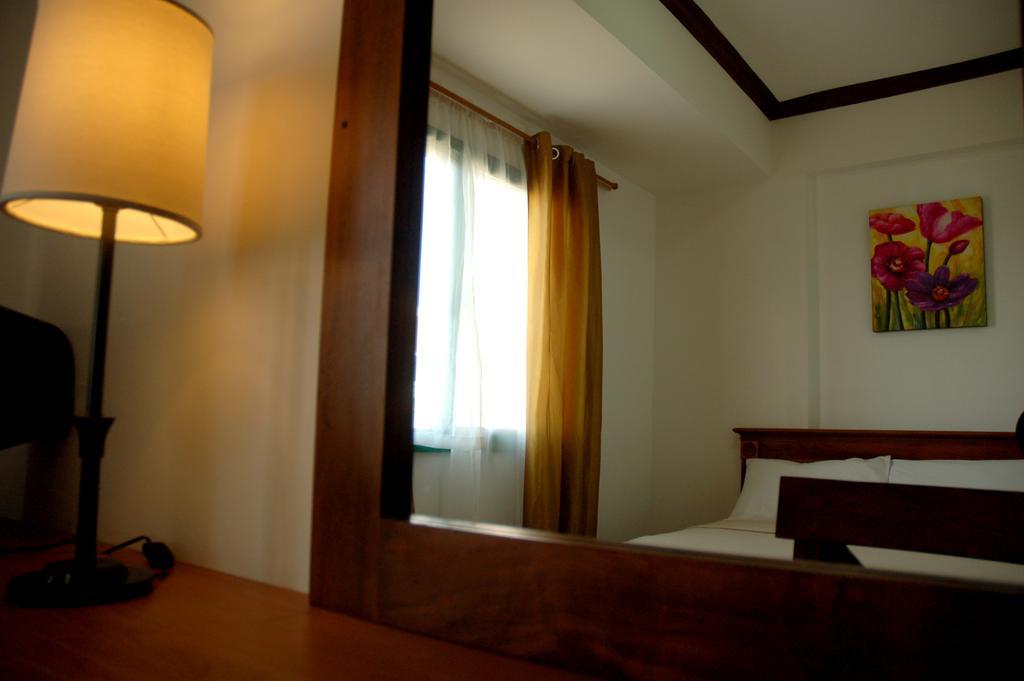 Hotel Isabelle Royale Makati Makati City Esterno foto