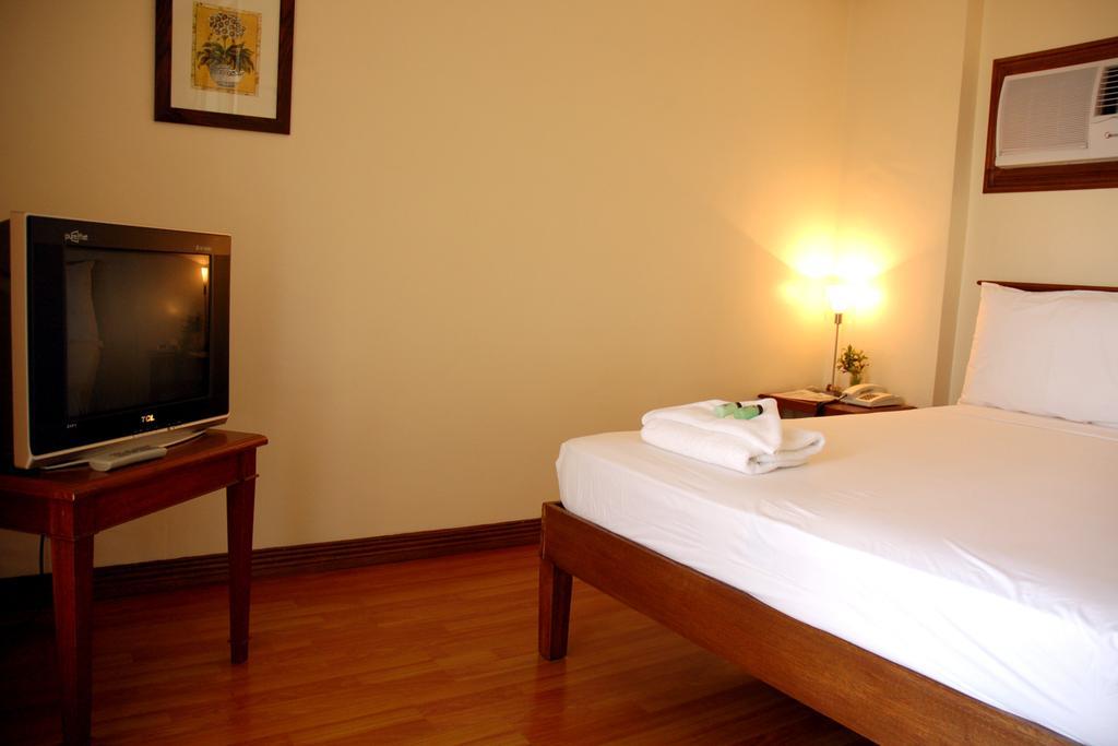 Hotel Isabelle Royale Makati Makati City Esterno foto